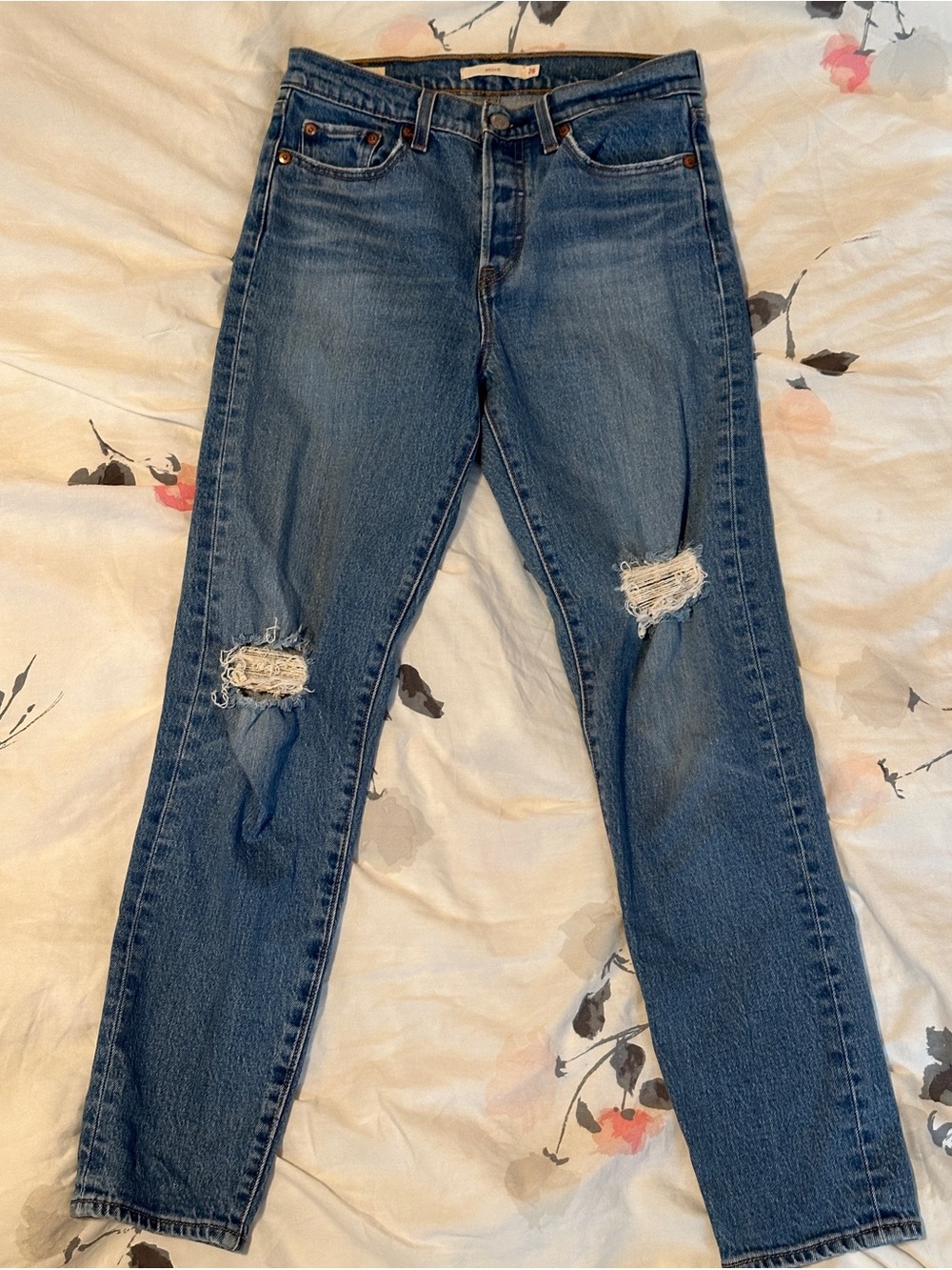 Size 26 Leviโs Wedgie Jean